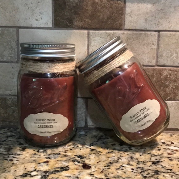 One (1) Cabernet Scented Candle - Picture 1 of 1